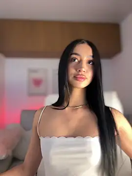 maddy bronw  online show from October 14, 2025, 10:20 pm