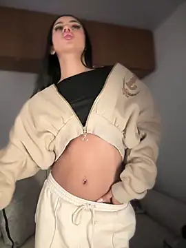 maddy bronw  online show from March 23, 2025, 6:47 am