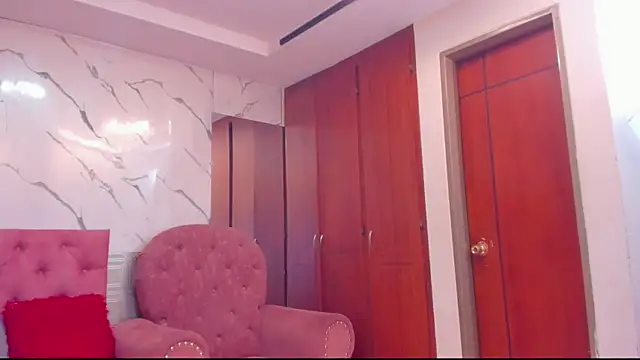 evelyn wine online show from November 15, 2025, 4:05 am