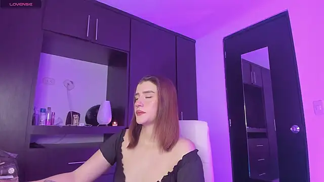 Snapshot of TinaJonnes_ chatting on February 5, 2026, 6:53 am TinaJonnes online show from February 5, 2026, 6:53 am