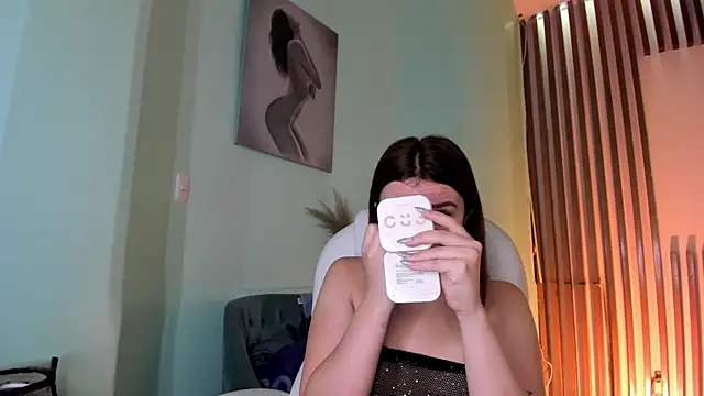 TinaJonnes  online show from November 21, 2025, 5:06 am