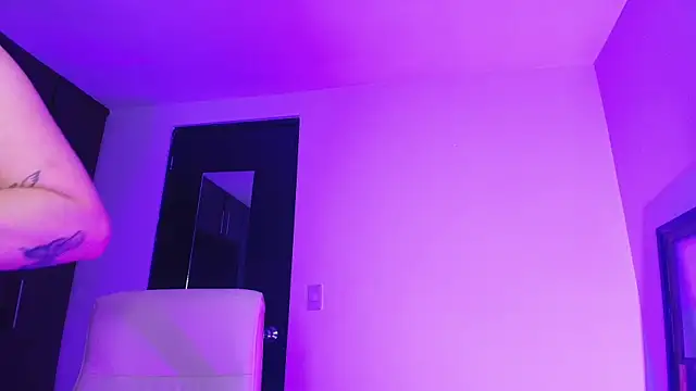 Snapshot of TinaJonnes_ chatting on February 15, 2026, 8:13 am TinaJonnes online show from February 15, 2026, 8:13 am