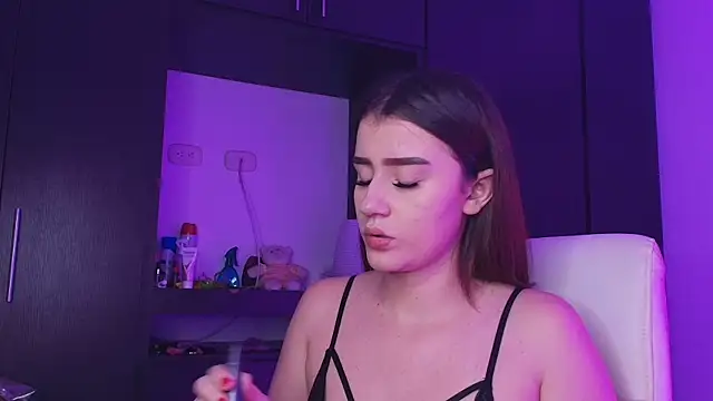 Snapshot of TinaJonnes_ chatting on June 25, 2026, 4:43 am TinaJonnes online show from June 25, 2026, 4:43 am
