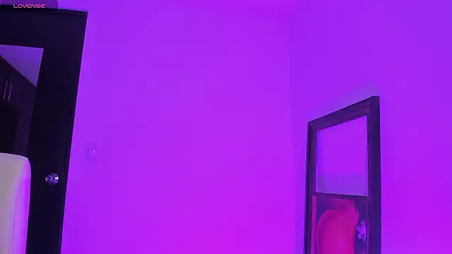 Snapshot of TinaJonnes_ chatting on February 4, 2026, 9:04 am TinaJonnes online show from February 4, 2026, 9:04 am