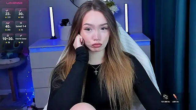 Snapshot of Evia_r0se chatting on October 18, 2025, 1:35 pm Evia r0se online show from October 18, 2025, 1:35 pm