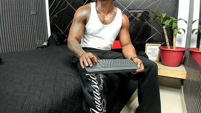 Snapshot of ronnie_7777 chatting on March 1, 2025, 11:26 pm ronnie 7777 online show from March 1, 2025, 11:26 pm