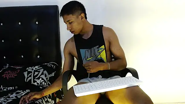 JacksonCooper1 online show from January 24, 2025, 11:34 pm