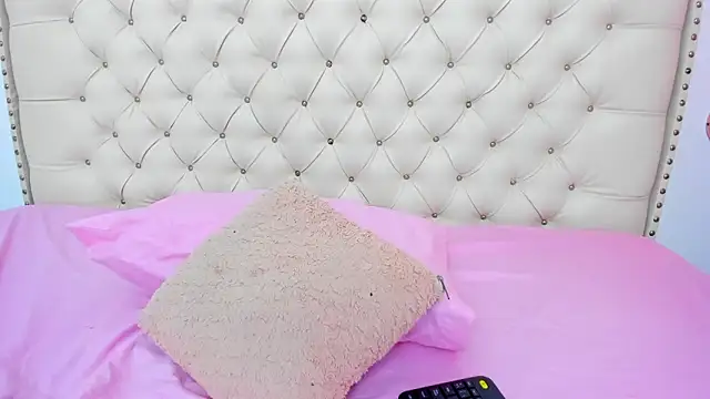 Snapshot of Kim_Eli chatting on February 1, 2025, 7:44 pm Kim Eli online show from February 1, 2025, 7:44 pm