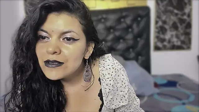 scarlett w0lf online show from November 20, 2025, 1:56 pm