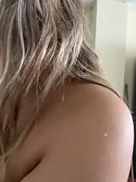 Snapshot of Candy_sr chatting on February 27, 2026, 5:35 pm Candy sr online show from February 27, 2026, 5:35 pm