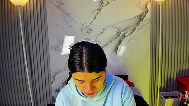 venusowen  online show from April 2, 2026, 1:07 pm