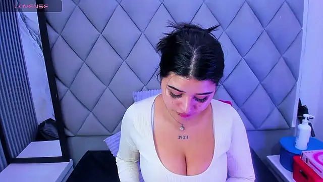 venusowen  online show from January 9, 2026, 2:13 pm