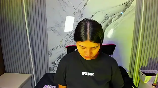 venusowen  online show from April 6, 2026, 1:45 pm