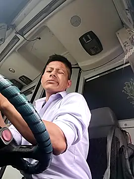 Snapshot of alexchir4 chatting on October 27, 2025, 3:35 pm alexchir4 online show from October 27, 2025, 3:35 pm