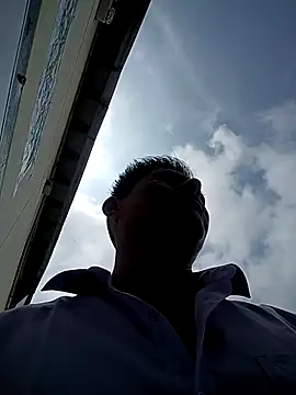 Snapshot of alexchir4 chatting on January 7, 2026, 3:28 pm alexchir4 online show from January 7, 2026, 3:28 pm