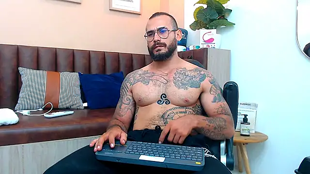 hanz col online show from March 17, 2025, 2:12 pm