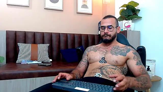 hanz col online show from March 18, 2025, 11:33 am