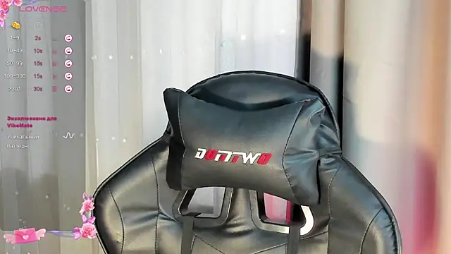 Victoria Di online show from November 23, 2025, 5:06 am