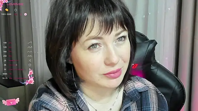 Victoria Di online show from November 9, 2025, 3:21 am