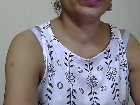 Snapshot of l_l_ish chatting on September 19, 2025, 6:50 am l l ish online show from September 19, 2025, 6:50 am