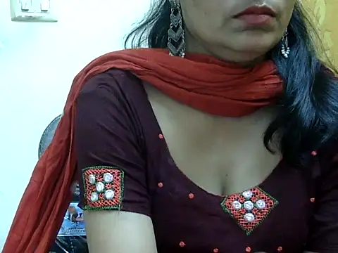 Snapshot of l_l_ish chatting on October 6, 2025, 6:03 am l l ish online show from October 6, 2025, 6:03 am