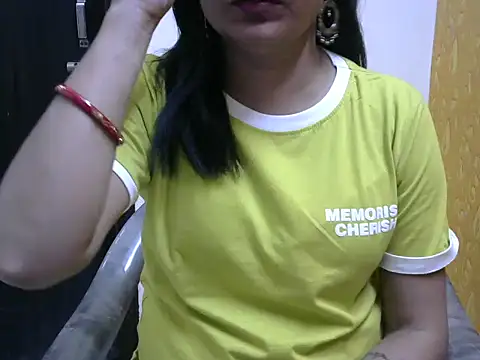 Snapshot of l_l_ish chatting on March 15, 2025, 9:52 am l l ish online show from March 15, 2025, 9:52 am