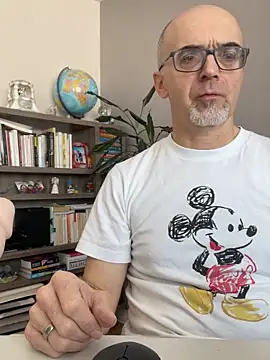 Snapshot of MaxVain chatting on February 21, 2026, 4:09 pm MaxVain online show from February 21, 2026, 4:09 pm