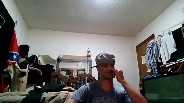 Snapshot of slinginbigD chatting on April 19, 2026, 4:24 am slinginbigD online show from April 19, 2026, 4:24 am