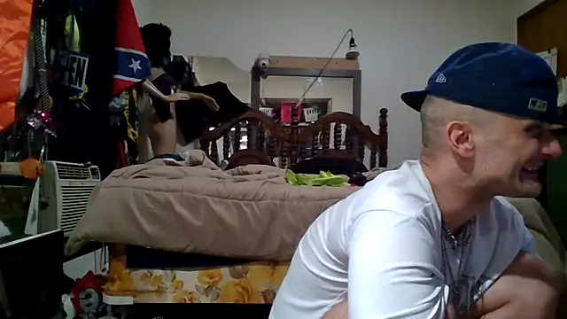 Snapshot of slinginbigD chatting on April 14, 2026, 12:04 am slinginbigD online show from April 14, 2026, 12:04 am