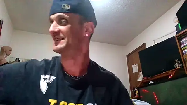 Snapshot of slinginbigD chatting on May 7, 2026, 5:16 pm slinginbigD online show from May 7, 2026, 5:16 pm