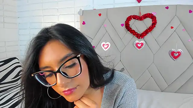 Snapshot of Isis_Osman chatting on February 27, 2025, 12:14 am Isis Osman online show from February 27, 2025, 12:14 am