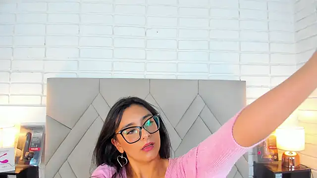 Snapshot of Isis_Osman chatting on March 14, 2025, 11:22 pm Isis Osman online show from March 14, 2025, 11:22 pm