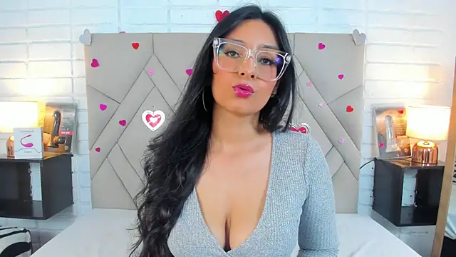 Snapshot of Isis_Osman chatting on February 26, 2025, 8:58 pm Isis Osman online show from February 26, 2025, 8:58 pm