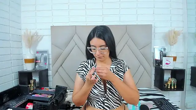 Snapshot of Isis_Osman chatting on September 20, 2025, 7:41 pm Isis Osman online show from September 20, 2025, 7:41 pm