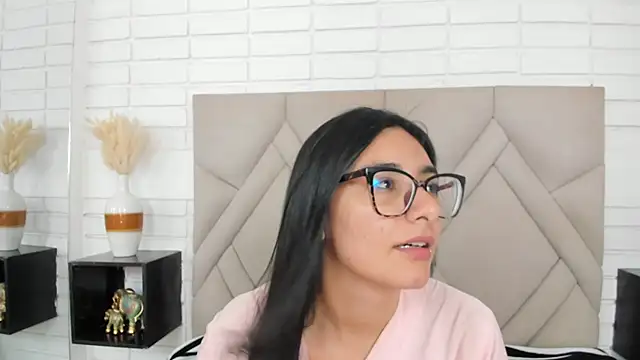 Snapshot of Isis_Osman chatting on September 26, 2025, 7:21 pm Isis Osman online show from September 26, 2025, 7:21 pm