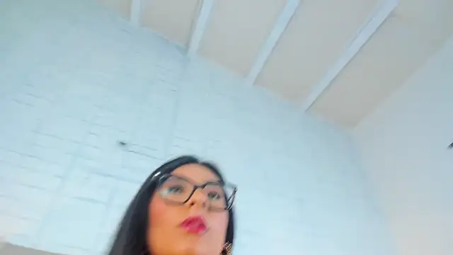 Snapshot of Isis_Osman chatting on February 20, 2025, 12:08 am Isis Osman online show from February 20, 2025, 12:08 am