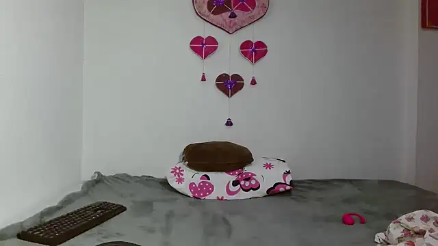 Snapshot of anybellucci43 chatting on October 22, 2025, 4:12 am anybellucci43 online show from October 22, 2025, 4:12 am