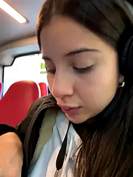 AnitaKariri online show from November 20, 2025, 8:37 am