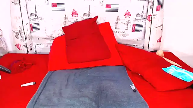 Snapshot of Honeybumsx32 chatting on November 14, 2025, 8:40 am Honeybumsx32 online show from November 14, 2025, 8:40 am