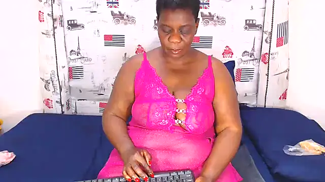 Snapshot of Honeybumsx32 chatting on November 4, 2025, 6:06 am Honeybumsx32 online show from November 4, 2025, 6:06 am