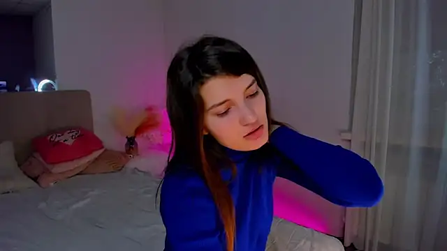 Snapshot of Laura_Leee chatting on February 24, 2025, 6:27 am Laura Leee online show from February 24, 2025, 6:27 am