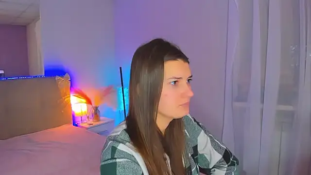 Snapshot of Laura_Leee chatting on February 3, 2026, 6:33 am Laura Leee online show from February 3, 2026, 6:33 am