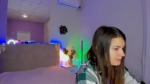 Snapshot of Laura_Leee chatting on January 18, 2026, 6:17 am Laura Leee online show from January 18, 2026, 6:17 am