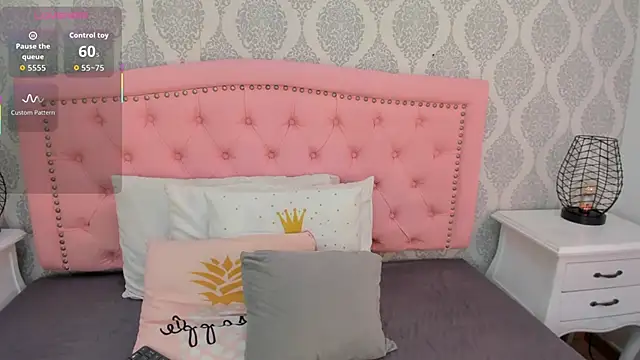 martina rivera  online show from October 15, 2025, 12:13 pm