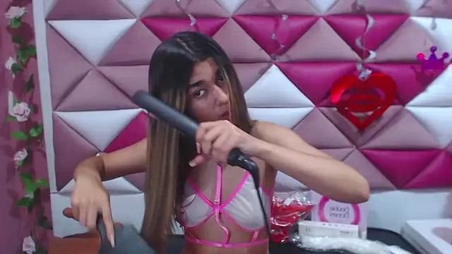 NahomiConnor  online show from March 5, 2025, 4:13 pm