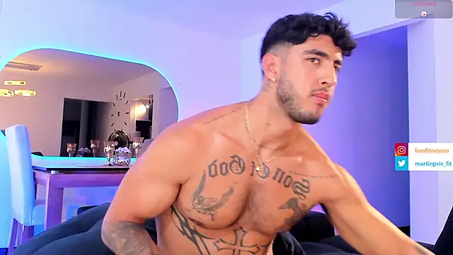 Snapshot of JACOB_MARTINS chatting on February 12, 2025, 9:54 pm JACOB MARTINS online show from February 12, 2025, 9:54 pm