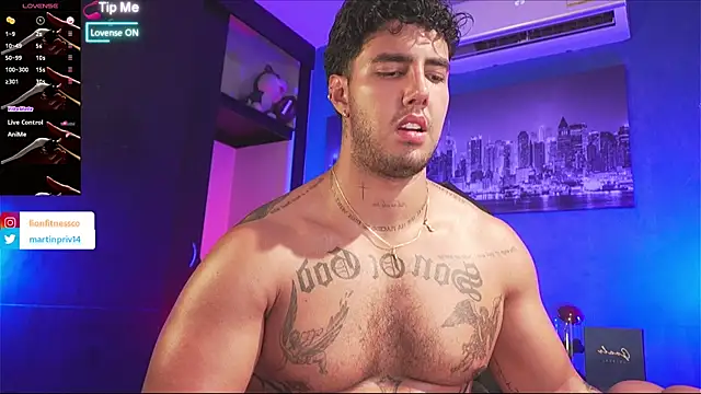 JACOB MARTINS online show from December 17, 2025, 7:52 pm