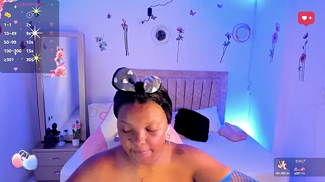 Snapshot of LaurinMonroe chatting on March 17, 2025, 10:19 pm LaurinMonroe online show from March 17, 2025, 10:19 pm