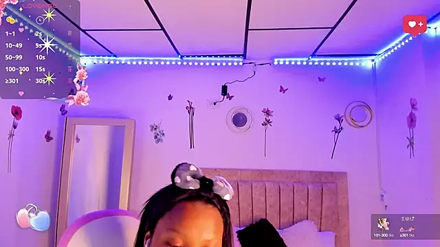 Snapshot of LaurinMonroe chatting on March 13, 2025, 10:32 pm LaurinMonroe online show from March 13, 2025, 10:32 pm