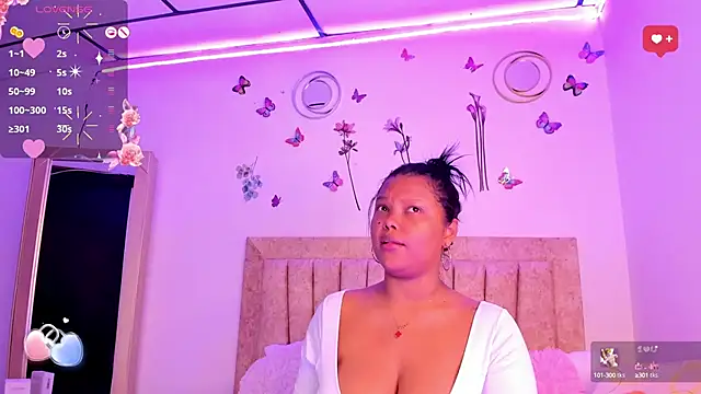 Snapshot of LaurinMonroe chatting on February 19, 2025, 9:14 pm LaurinMonroe online show from February 19, 2025, 9:14 pm